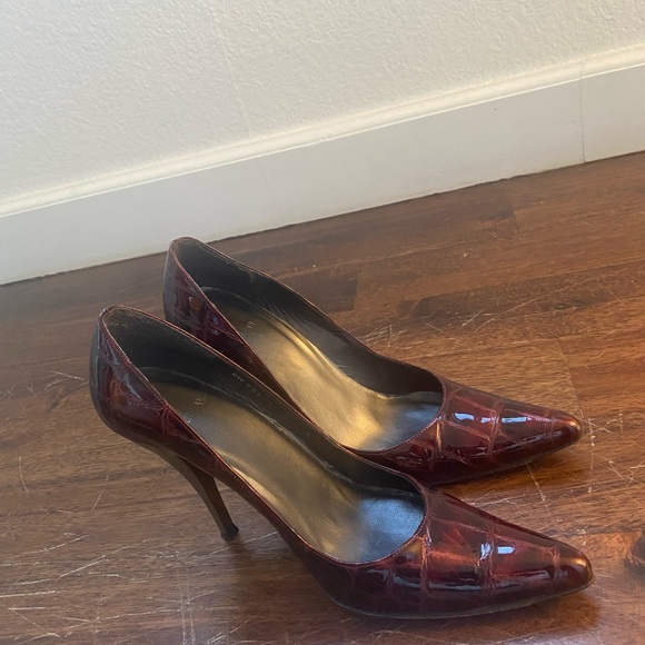 stuart weitzman red patent croc 👠 pumps - Picture 7 of 8